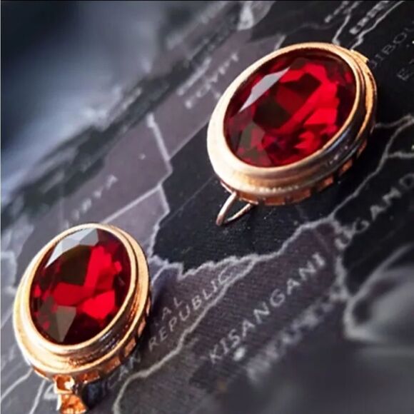 Stunning Ruby Red & Gold Round earring - Picture 3 of 5